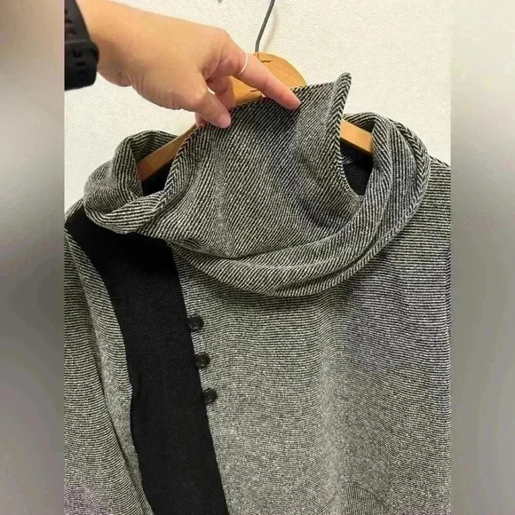 Yushi women’s pullover sweater grey and black cowl neck size small - Picture 2 of 12